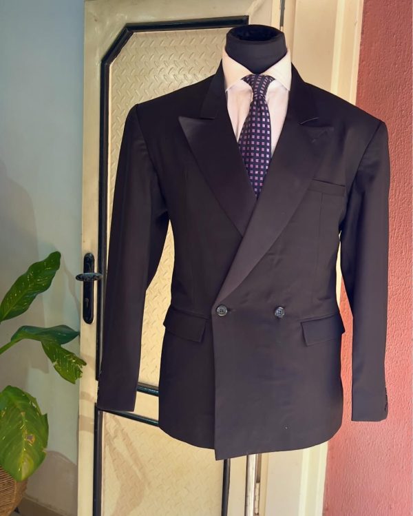 Black Double-Breasted Cashmere Suit – Commanding Presence, Impeccable Craft