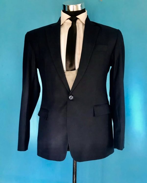 Black Suit – The Standard of Power, The Symbol of Precision